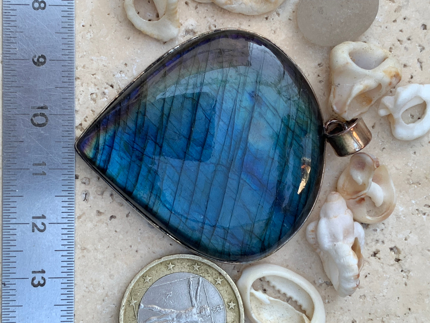 Labradorite, pendentif en Argent de 60mm x 44 x 9. Qualité AA à AAA, vendu avec cordon réglable de couleur noire !