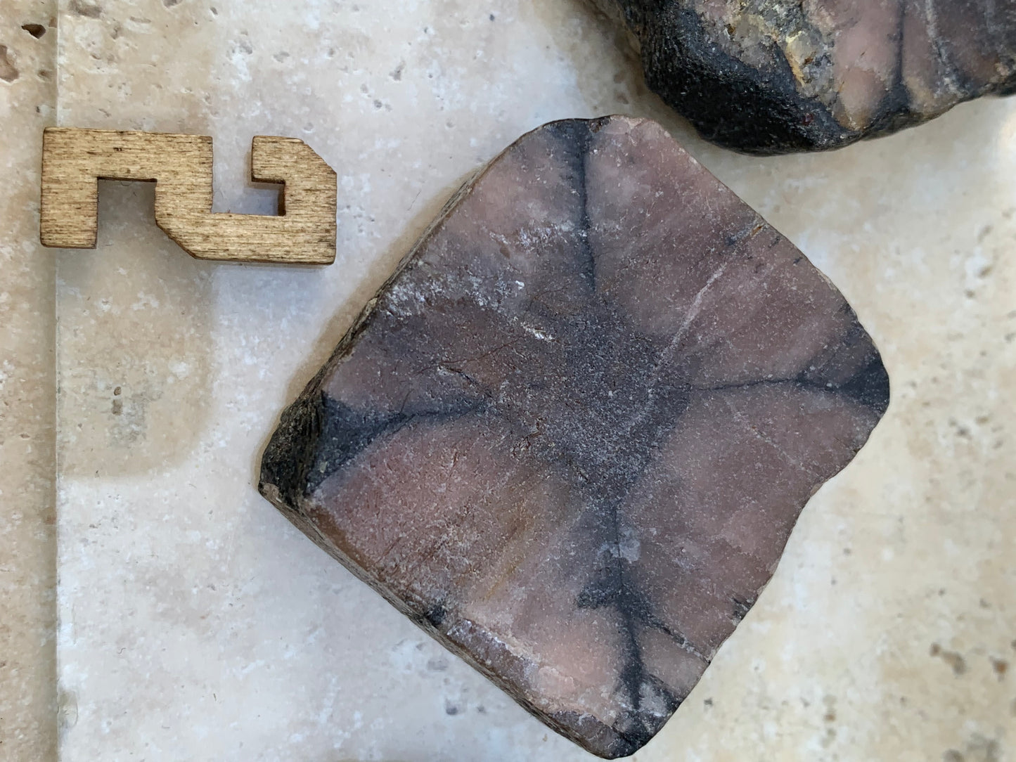Andalousite/ Chiastolite, 5 pièces au choix dont 4 sciés avec une croix naturelle ! Protection, ancrage, transmutation, harmonie et plus encore !