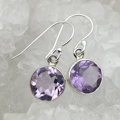 Boucles d'oreilles en Améthyste, cabochon sertis de formes rondes, qualité AA à AAA. Vendu en finition Argent, parfait !