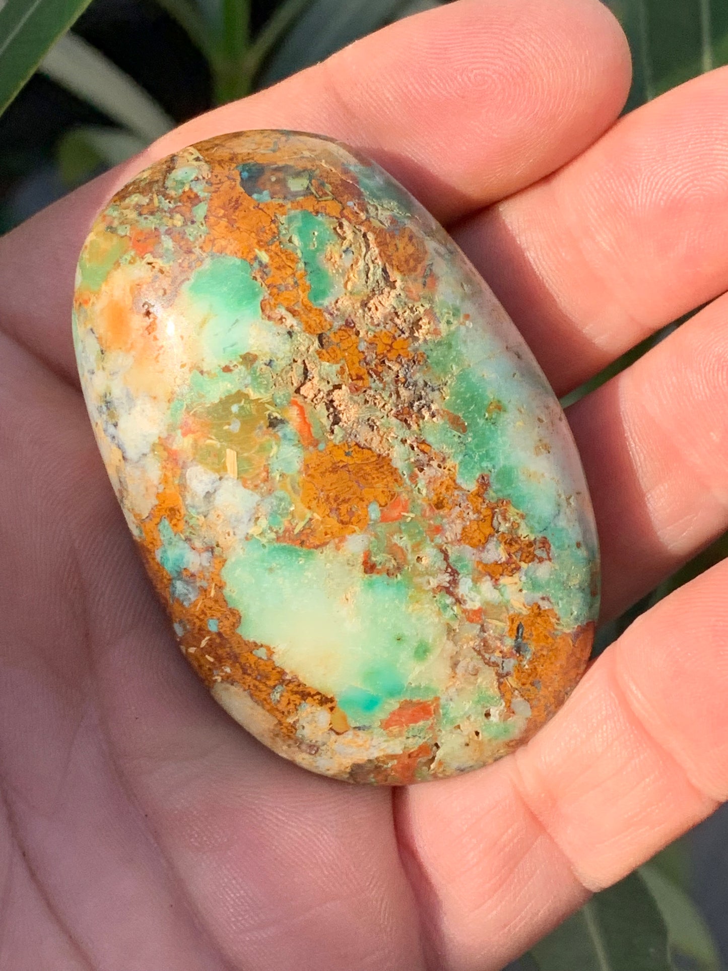 Chrysocolle, superbe galet naturel et poli du Pérou. Parfait pour la lithothérapie, collection ou la bijouterie !