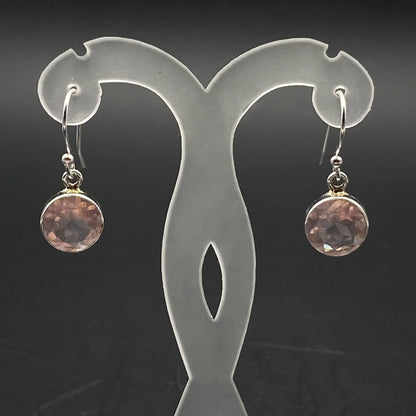 Boucles d'oreilles en Quartz Rose, cabochon sertis de formes rondes, qualité AA à AAA. Vendu en finition Argent, parfait !