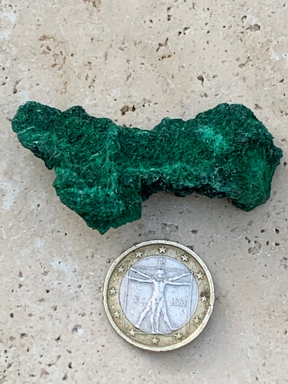 Malachite fibreuse, spécimen brut du Congo de 22,3 grammes. Parfait pour une collection ou la bijouterie, du velour naturel !