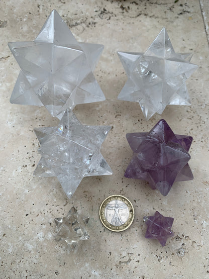Etoile de Sirius (12 branches) en cristal de roche/ quartz et améthyste. Modèle au choix vendu à l'unité, de 1,5 à 6 cm. Parfait pour l'étude de la géométrie sacré et ses applications !