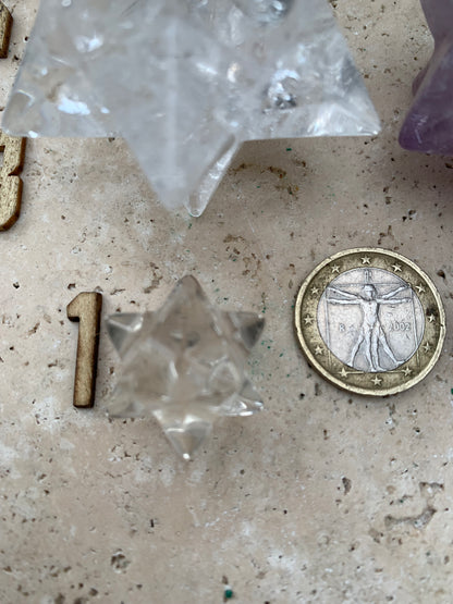 Etoile de Sirius (12 branches) en cristal de roche/ quartz et améthyste. Modèle au choix vendu à l'unité, de 1,5 à 6 cm. Parfait pour l'étude de la géométrie sacré et ses applications !