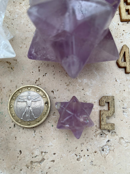 Etoile de Sirius (12 branches) en cristal de roche/ quartz et améthyste. Modèle au choix vendu à l'unité, de 1,5 à 6 cm. Parfait pour l'étude de la géométrie sacré et ses applications !