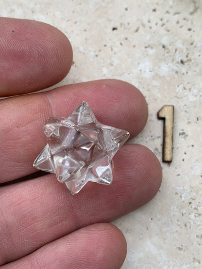 Etoile de Sirius (12 branches) en cristal de roche/ quartz et améthyste. Modèle au choix vendu à l'unité, de 1,5 à 6 cm. Parfait pour l'étude de la géométrie sacré et ses applications !