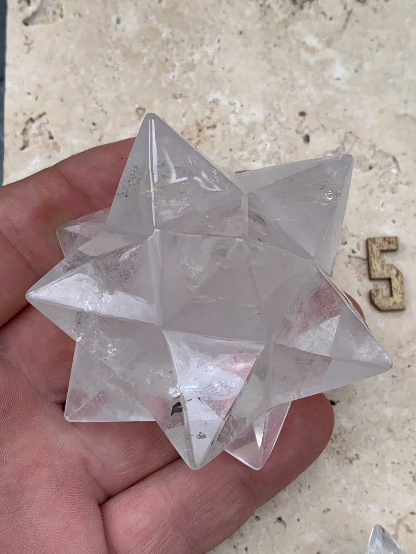 Etoile de Sirius (12 branches) en cristal de roche/ quartz et améthyste. Modèle au choix vendu à l'unité, de 1,5 à 6 cm. Parfait pour l'étude de la géométrie sacré et ses applications !
