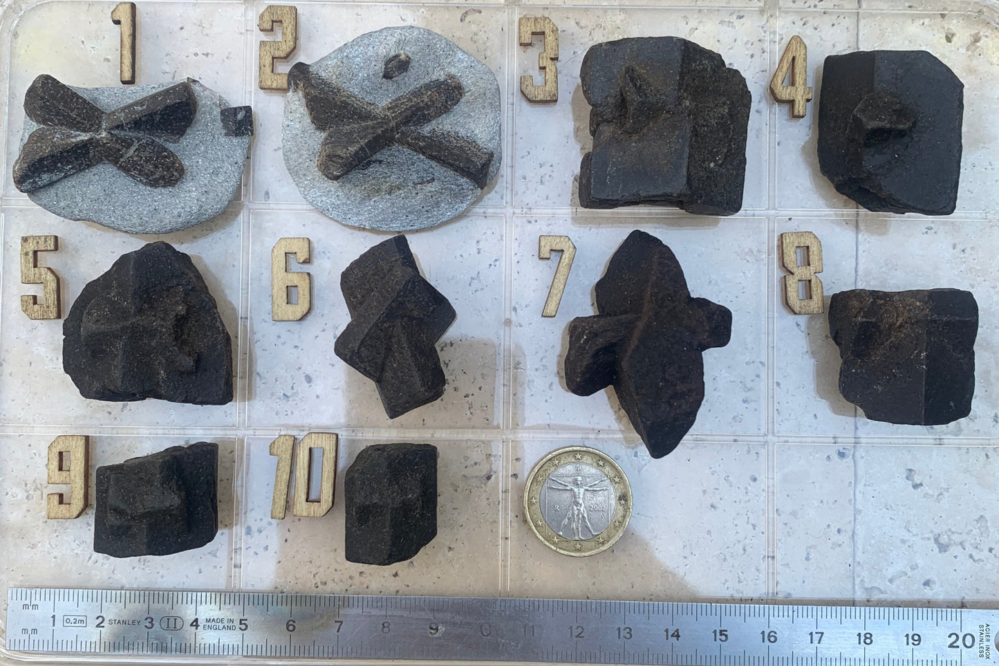 Staurolite/staurolite, pieces of your choice, magnificent specimens with a natural cross. Originating from Russia or France!