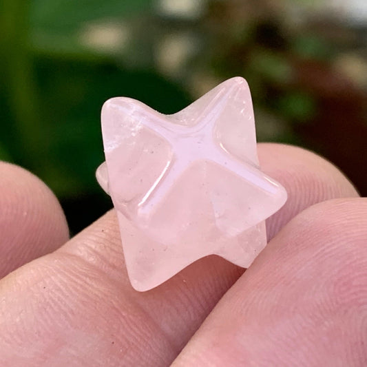 Mercaba/ Mercabah/ Merkabah (étoile à 8 branches), en Quartz rose. De 12x12x12mm - 3,7 grammes. Qualité A à AAA !