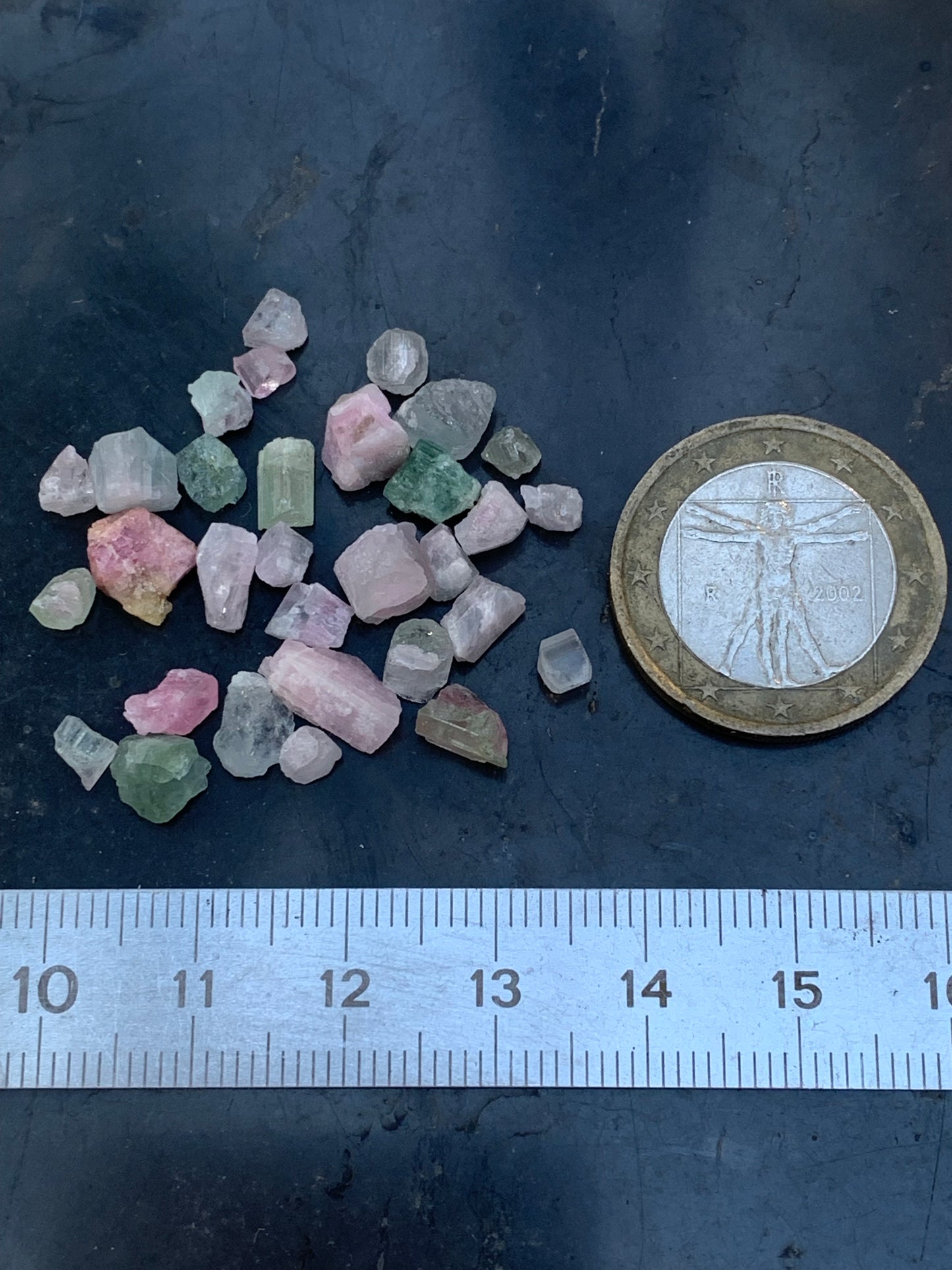 Tourmaline multicolore, lot de 5 grammes - morceaux de 5mm x4 x3 environ. Parfait en bijouterie, collection ,exposition...