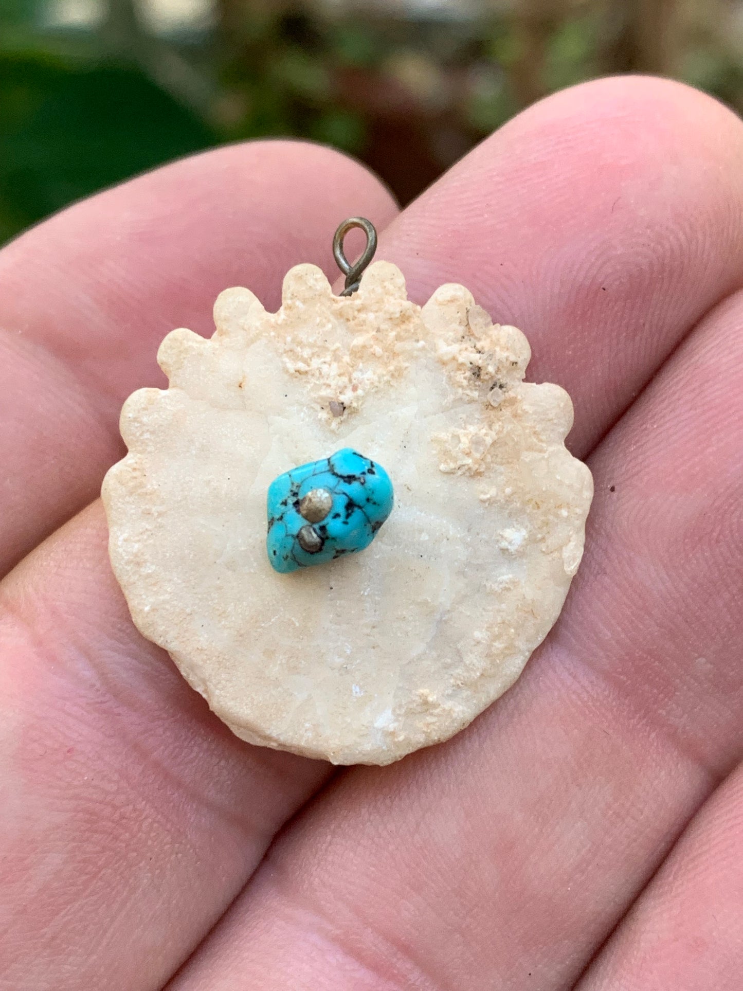 Oursin avec Turquoise, pendentif de 30x27x8 millimètres - 2,9 gr. Vendu avec cordon noir réglable offert, parfait !