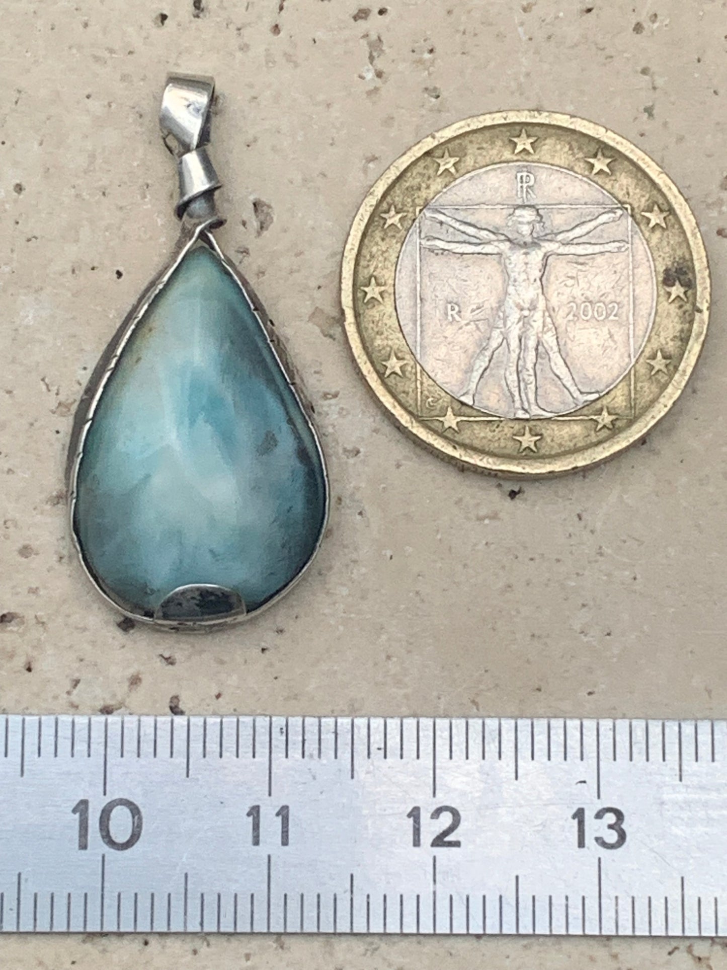 Larimar, pendentif en Argent de 35mm de hauteur x 16 de largeur x 6 d'épaisseur. Vendu avec cordon réglable de couleur noire offert !