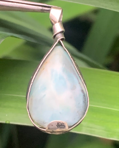 Larimar, pendentif en Argent de 35mm de hauteur x 16 de largeur x 6 d'épaisseur. Vendu avec cordon réglable de couleur noire offert !