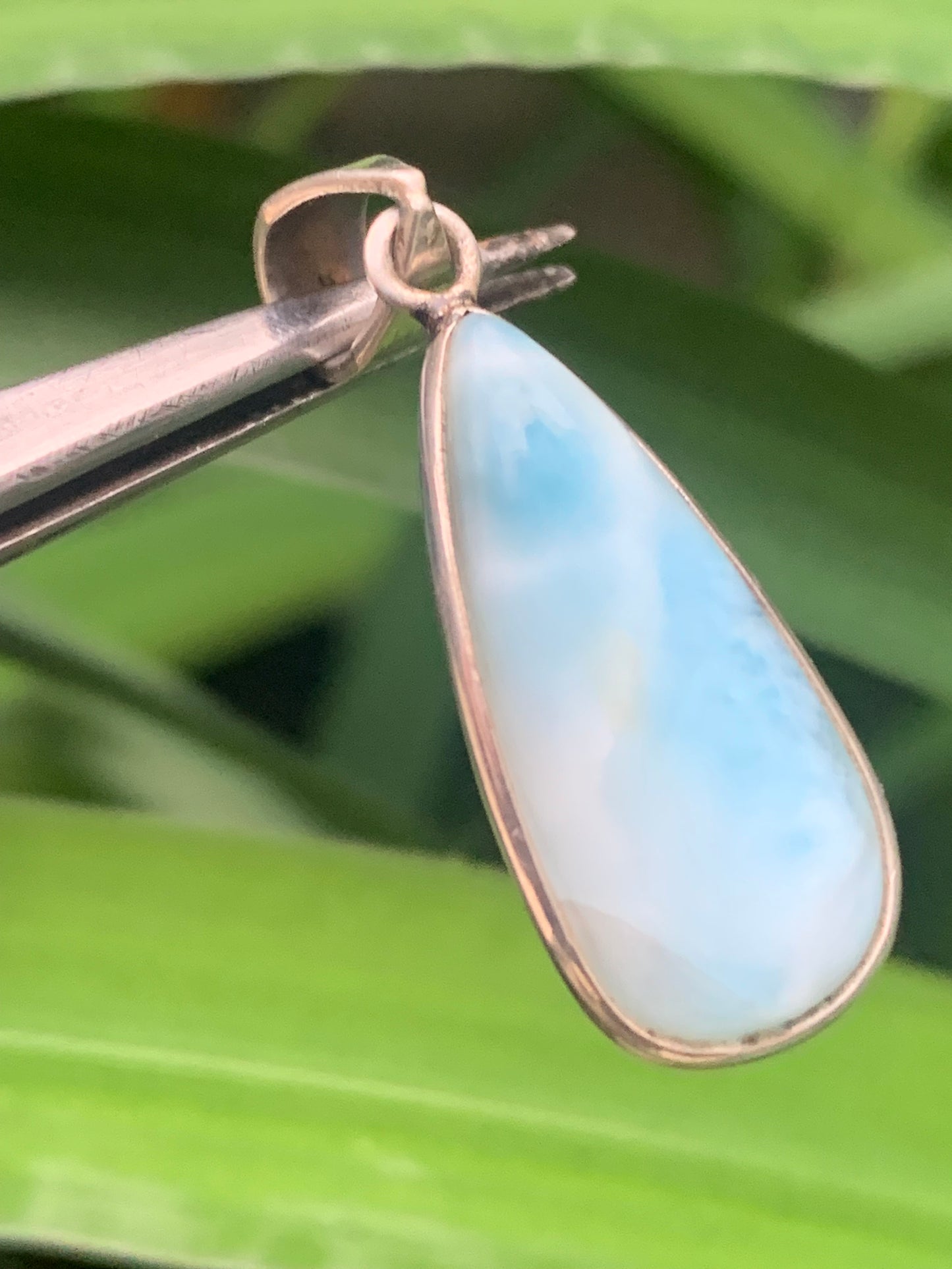 Larimar, pendentif en Argent de 36 mm de hauteur x 12 de largeur x 6 d'épaisseur. Vendu avec cordon réglable de couleur noire offert !