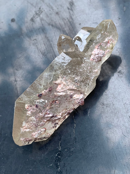 Cristal de roche fumé/ Quartz fumé, pointe naturelle de 55x25x17mm - 22 gr., très belle qualité, très belle pureté !