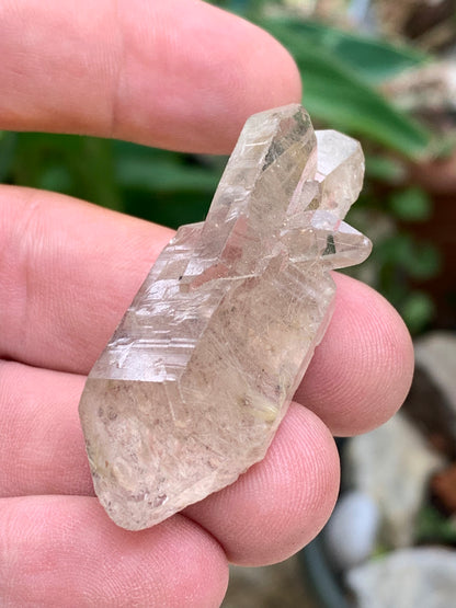 Cristal de roche fumé/ Quartz fumé, pointe naturelle de 55x25x17mm - 22 gr., très belle qualité, très belle pureté !