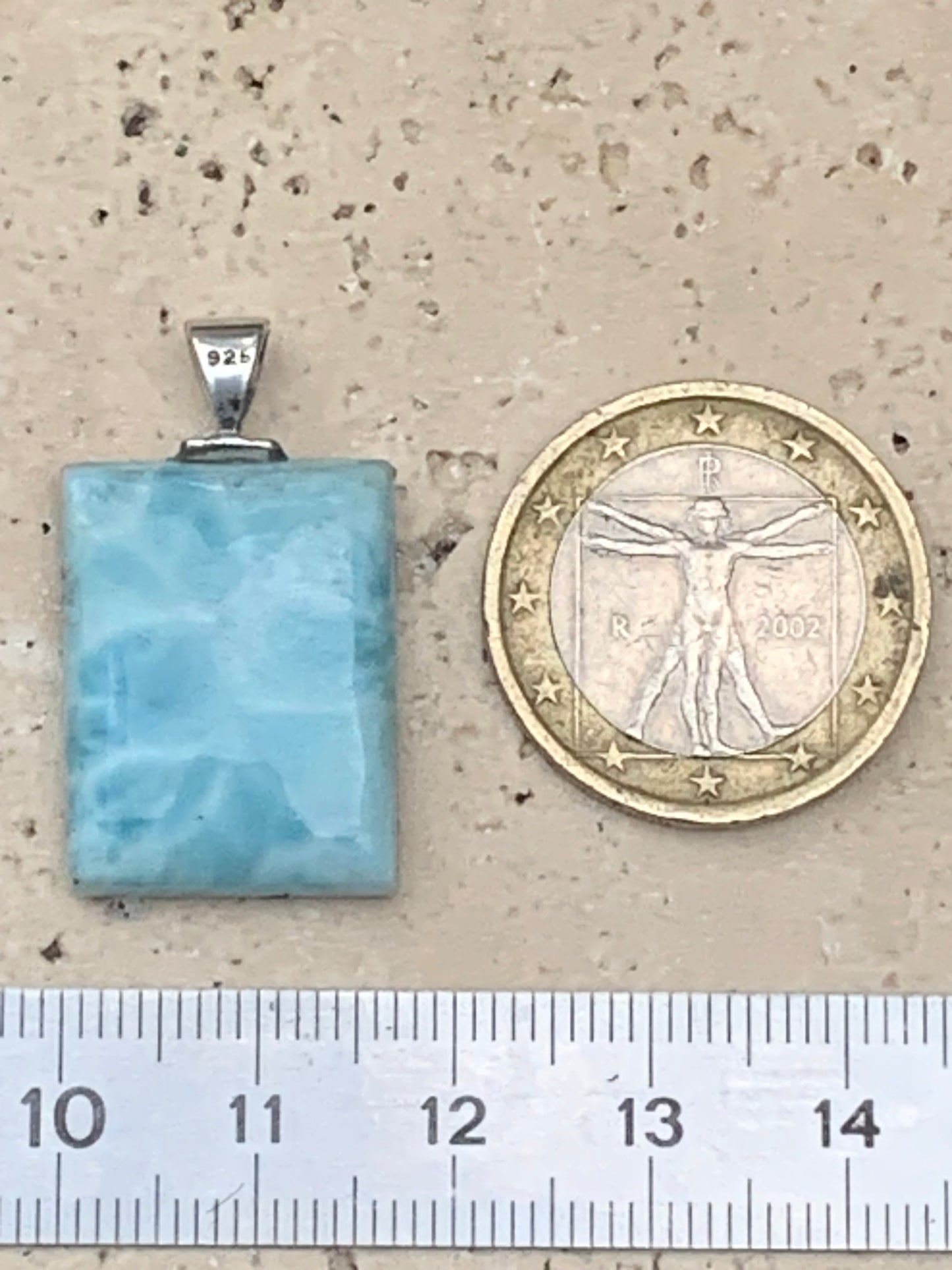 Larimar, pendentif en Argent de 35 mm de hauteur x 17 de largeur x 6 d'épaisseur. Vendu avec cordon réglable de couleur noire offert !