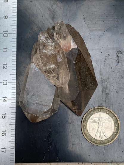 Cristal de roche fumé/ Quartz fumé, pointe naturelle de 60x45x25 mm - 59,2 gr., très belle qualité, très belle pureté !