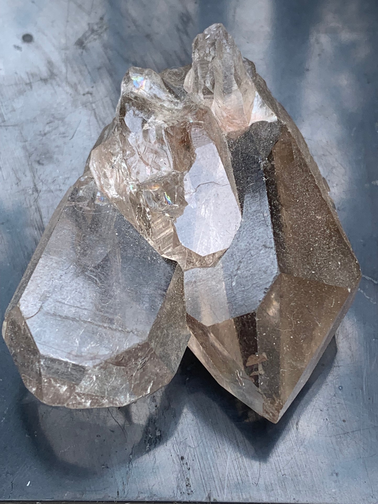 Cristal de roche fumé/ Quartz fumé, pointe naturelle de 60x45x25 mm - 59,2 gr., très belle qualité, très belle pureté !