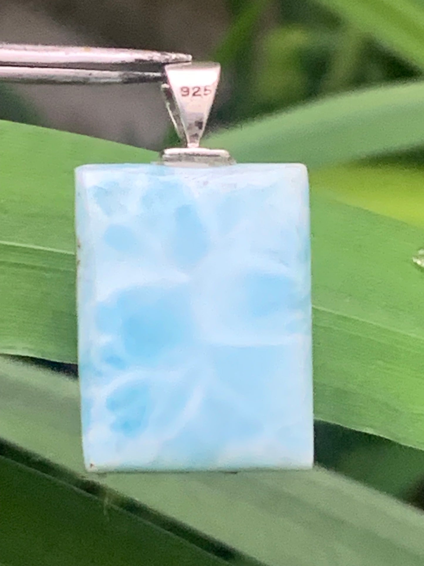 Larimar, pendentif en Argent de 35 mm de hauteur x 17 de largeur x 6 d'épaisseur. Vendu avec cordon réglable de couleur noire offert !