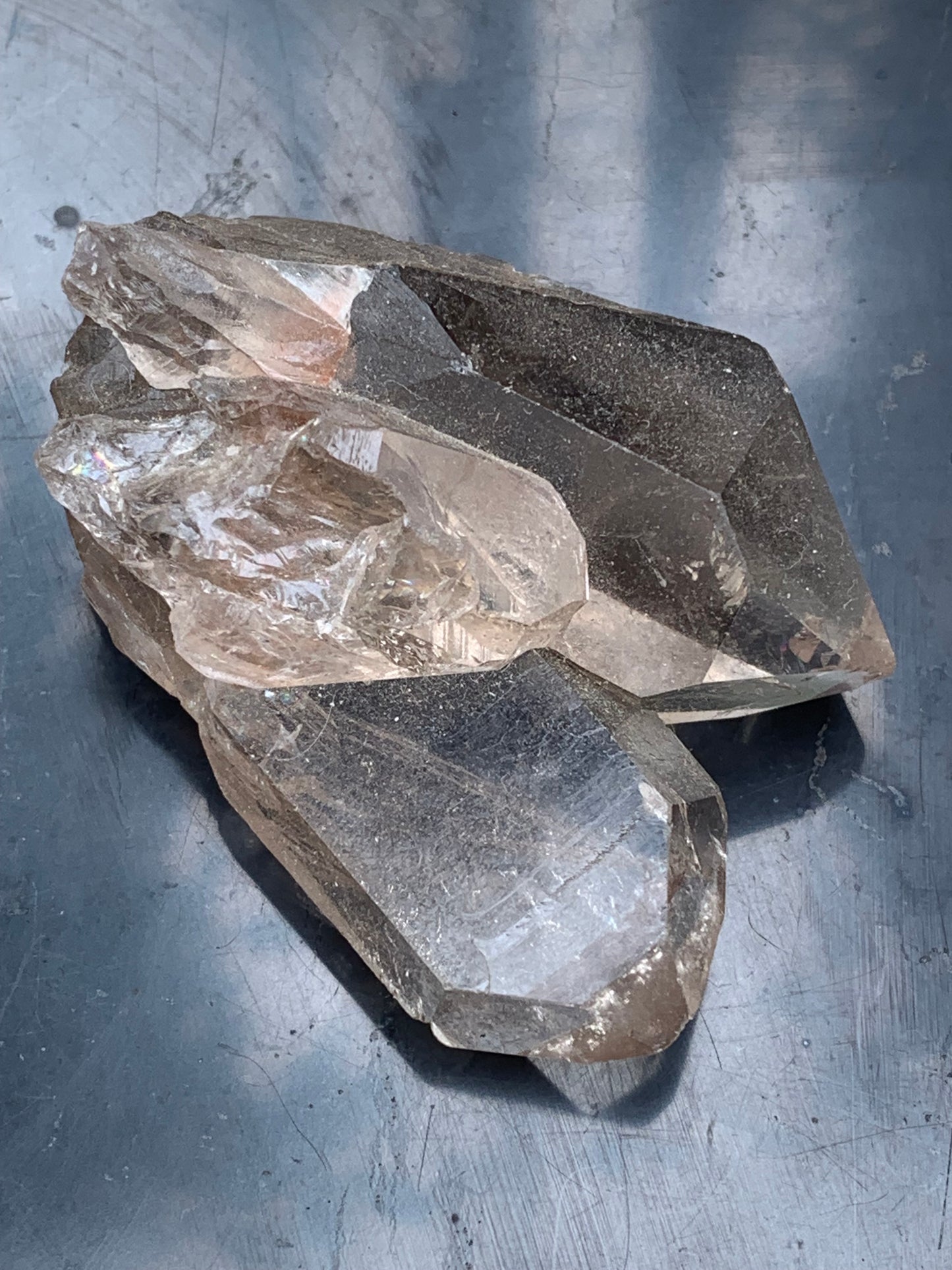 Cristal de roche fumé/ Quartz fumé, pointe naturelle de 60x45x25 mm - 59,2 gr., très belle qualité, très belle pureté !