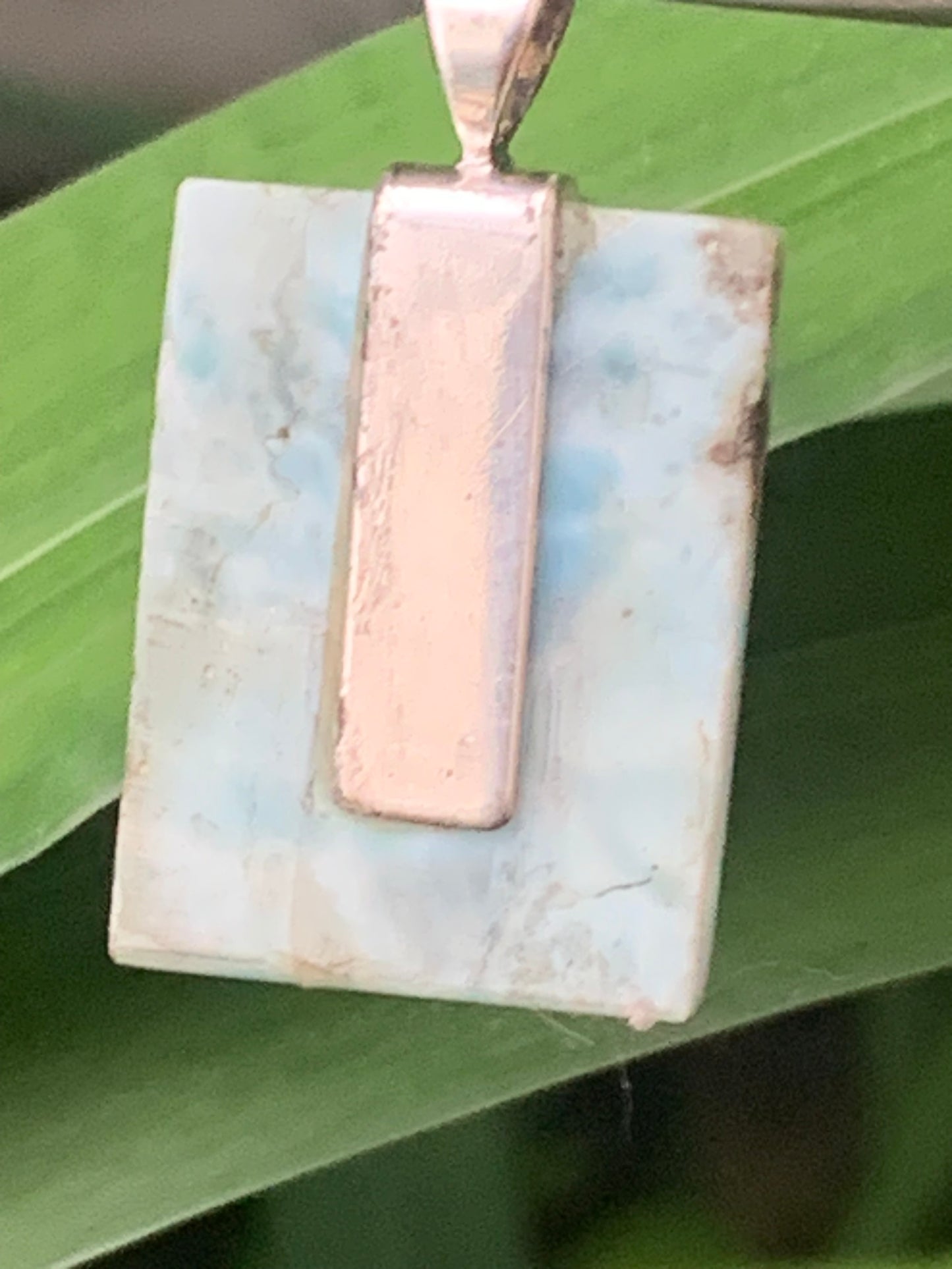 Larimar, pendentif en Argent de 35 mm de hauteur x 17 de largeur x 6 d'épaisseur. Vendu avec cordon réglable de couleur noire offert !