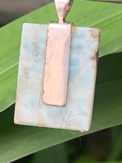 Larimar, pendentif en Argent de 35 mm de hauteur x 17 de largeur x 6 d'épaisseur. Vendu avec cordon réglable de couleur noire offert !