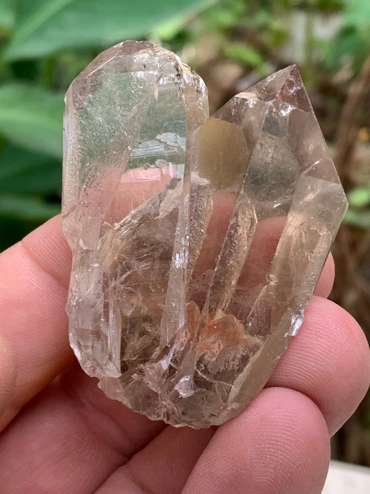 Cristal de roche fumé/ Quartz fumé, pointe naturelle de 60x45x25 mm - 59,2 gr., très belle qualité, très belle pureté !