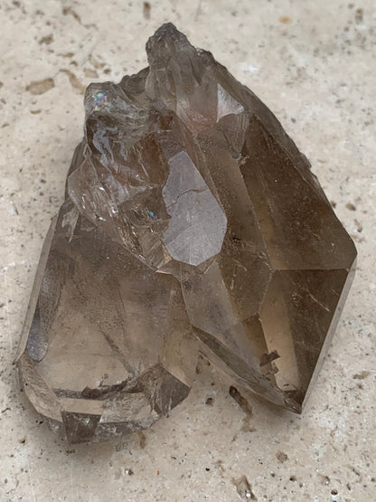 Cristal de roche fumé/ Quartz fumé, pointe naturelle de 60x45x25 mm - 59,2 gr., très belle qualité, très belle pureté !