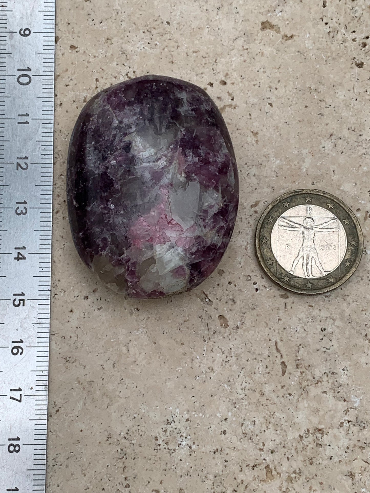 Lépidolite (Mica violet) avec Tourmaline Rubelitte - Galet de 48 mm x 36 x 18 - de 47,7 grammes, superbe pièce !