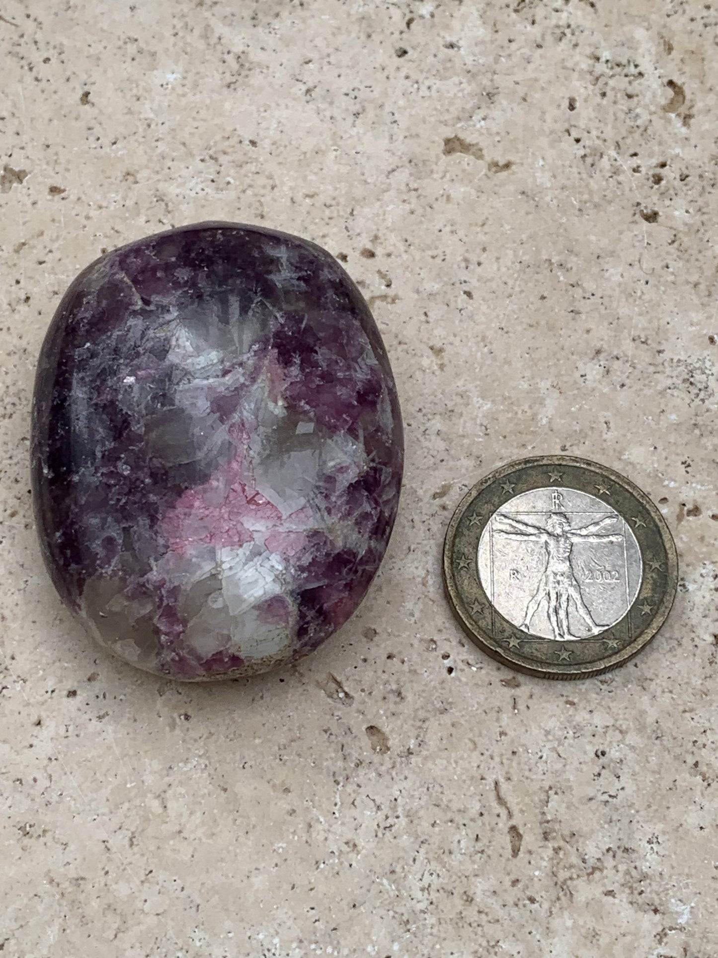 Lépidolite (Mica violet) avec Tourmaline Rubelitte - Galet de 48 mm x 36 x 18 - de 47,7 grammes, superbe pièce !