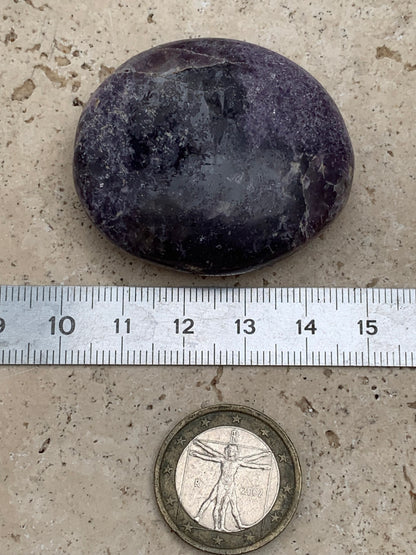 Lépidolite (Mica violet) - Galet de 46mm x 40 x 17 - de 45,2 grammes, superbe pièce !