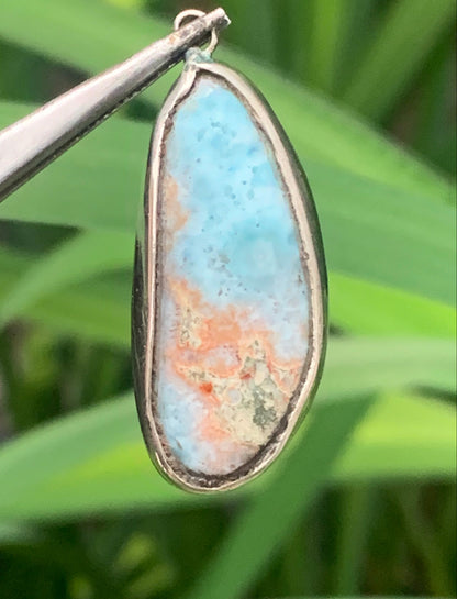 Larimar, pendentif en Argent de 37 mm de hauteur x 15 de largeur x 5 d'épaisseur. Vendu avec cordon réglable de couleur noire offert !