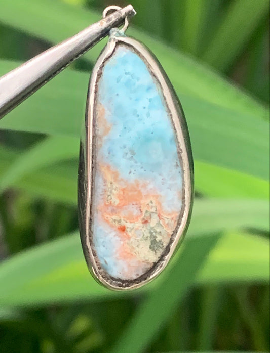 Larimar, pendentif en Argent de 37 mm de hauteur x 15 de largeur x 5 d'épaisseur. Vendu avec cordon réglable de couleur noire offert !
