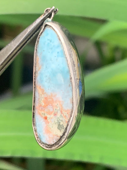 Larimar, pendentif en Argent de 37 mm de hauteur x 15 de largeur x 5 d'épaisseur. Vendu avec cordon réglable de couleur noire offert !