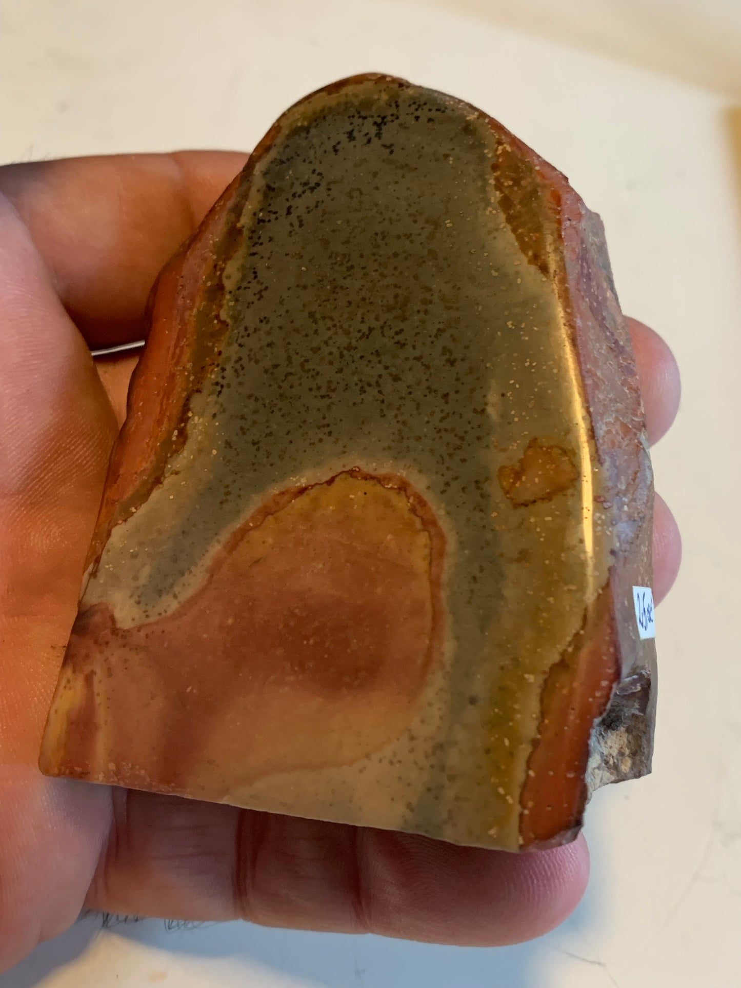Jaspe polychrome - forme libre de 272,9 grammes - de 83x62x42mm. Très beau morceau !