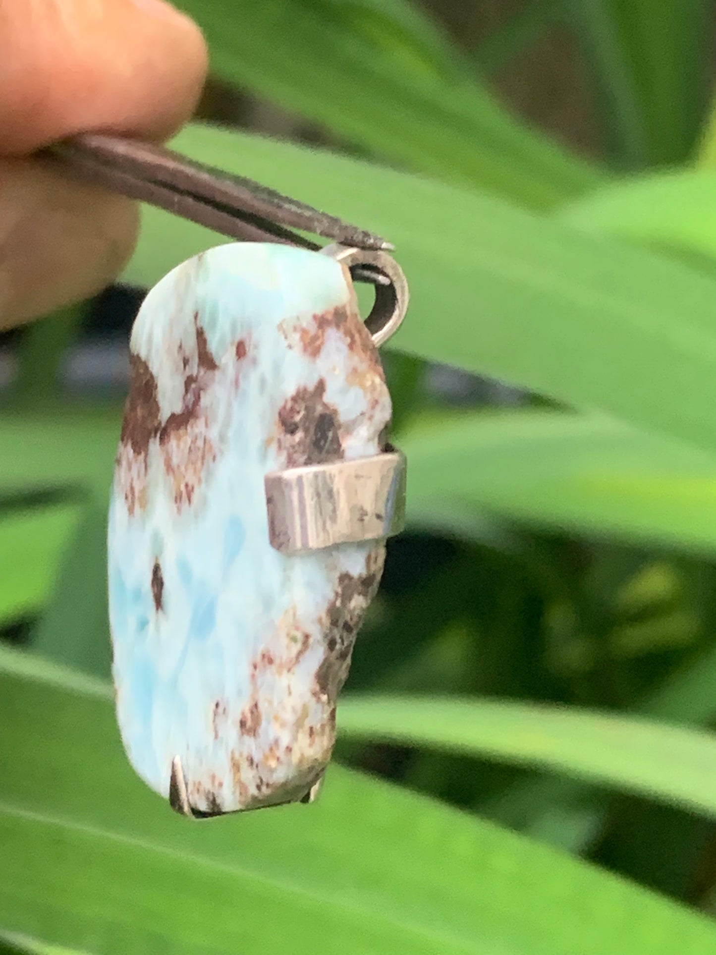Larimar, pendentif en Argent de 32 mm de hauteur x 27 de largeur x 8 d'épaisseur. Vendu avec cordon réglable de couleur noire offert !