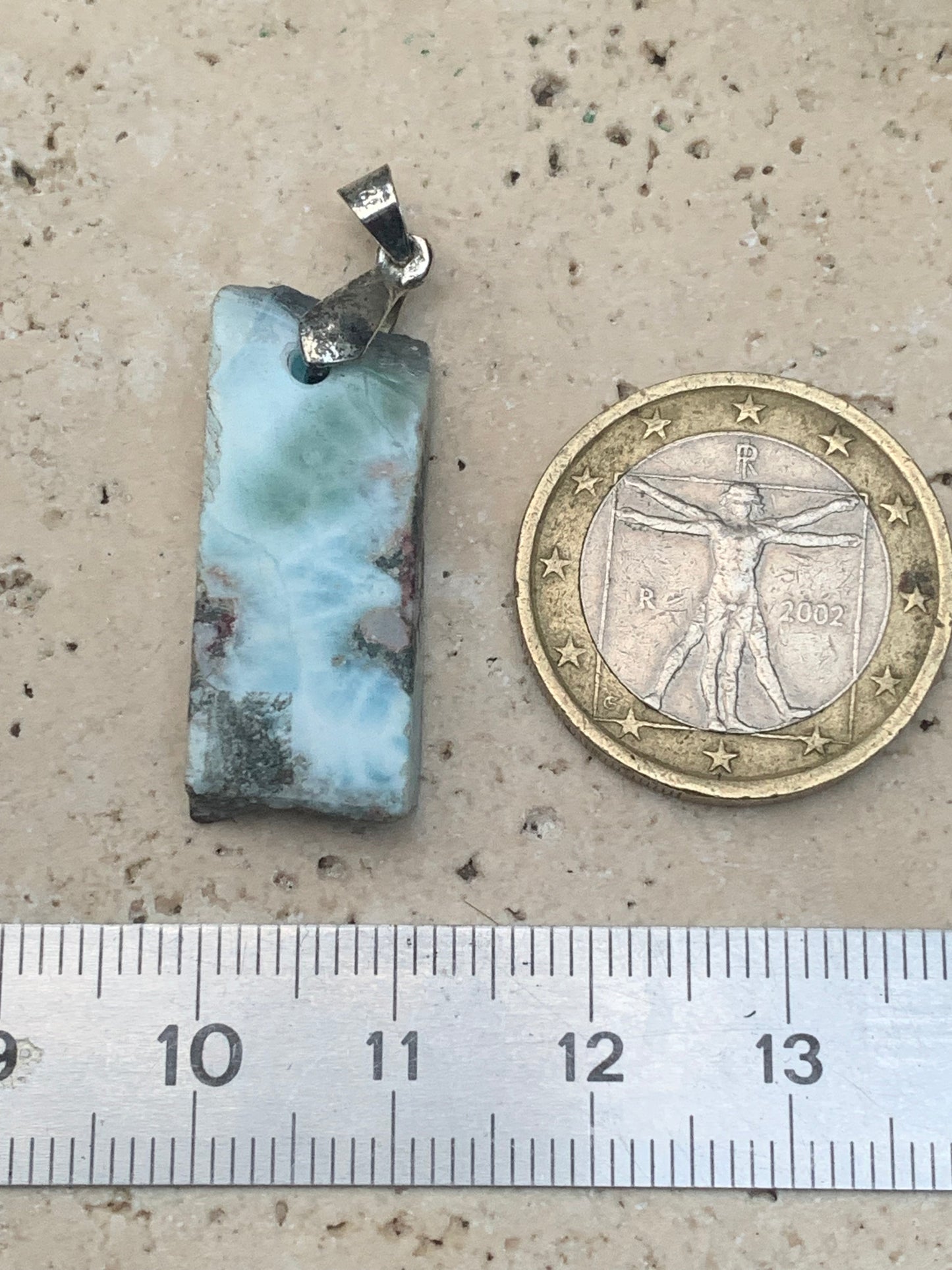 Larimar, pendentif en Argent de 36 mm de hauteur x 12 de largeur x 6 d'épaisseur. Vendu avec cordon réglable de couleur noire offert !