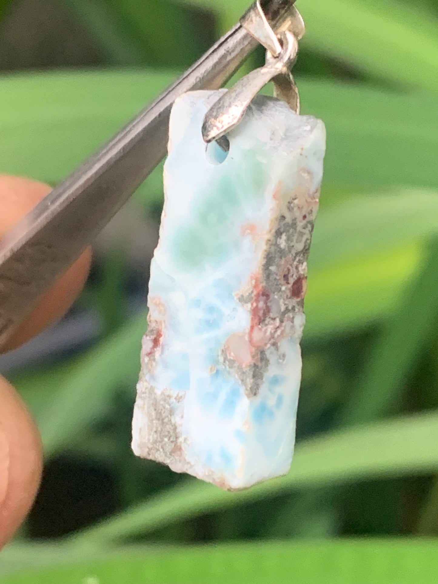 Larimar, pendentif en Argent de 36 mm de hauteur x 12 de largeur x 6 d'épaisseur. Vendu avec cordon réglable de couleur noire offert !
