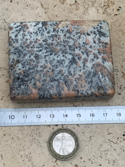 Jaspe/ Agate dendritique - forme libre de 214,7 grammes - 77x60x20mm. Très beau morceau en forme de savon !