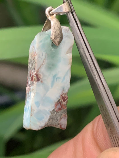 Larimar, pendentif en Argent de 36 mm de hauteur x 12 de largeur x 6 d'épaisseur. Vendu avec cordon réglable de couleur noire offert !