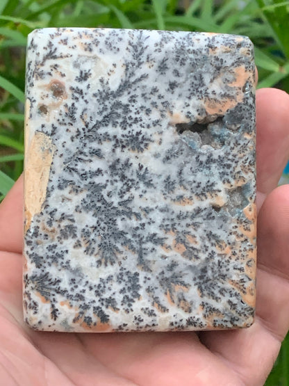 Jaspe/ Agate dendritique - forme libre de 214,7 grammes - 77x60x20mm. Très beau morceau en forme de savon !
