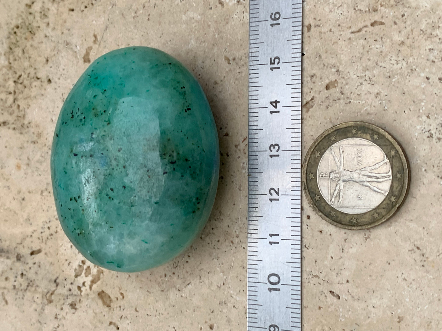 Planchéite, galet de 51x41x26mm - 82,8 grammes. Parfait en collection, bijouterie, exposition...