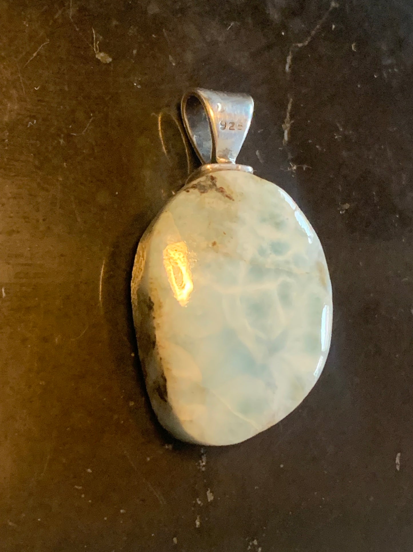Larimar, pendentif en Argent de 30 mm de hauteur x 16 de largeur x 7 d'épaisseur. Vendu avec cordon réglable de couleur noire offert !