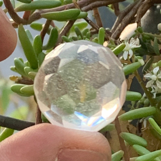 Vogel crystal in 48 facets of rock crystal, 20 millimeters in diameter - approximately 13 grams! Very good quality! 