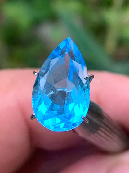 Topaze bleue naturelle de 6,67 carats. Taille de 15 mm x 10 x 7,50. Parfait en collection, bijouterie, exposition...