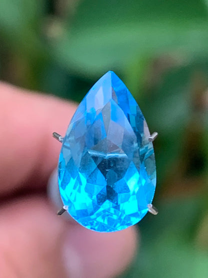 Topaze bleue naturelle de 6,67 carats. Taille de 15 mm x 10 x 7,50. Parfait en collection, bijouterie, exposition...