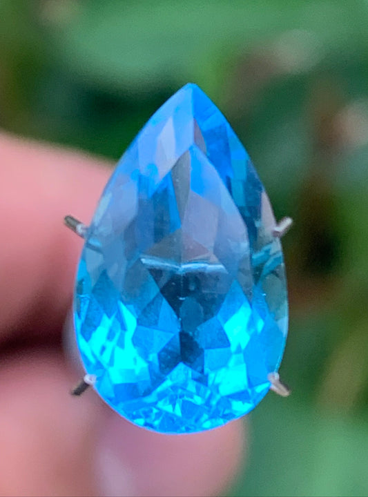 Topaze bleue naturelle de 6,67 carats. Taille de 15 mm x 10 x 7,50. Parfait en collection, bijouterie, exposition...