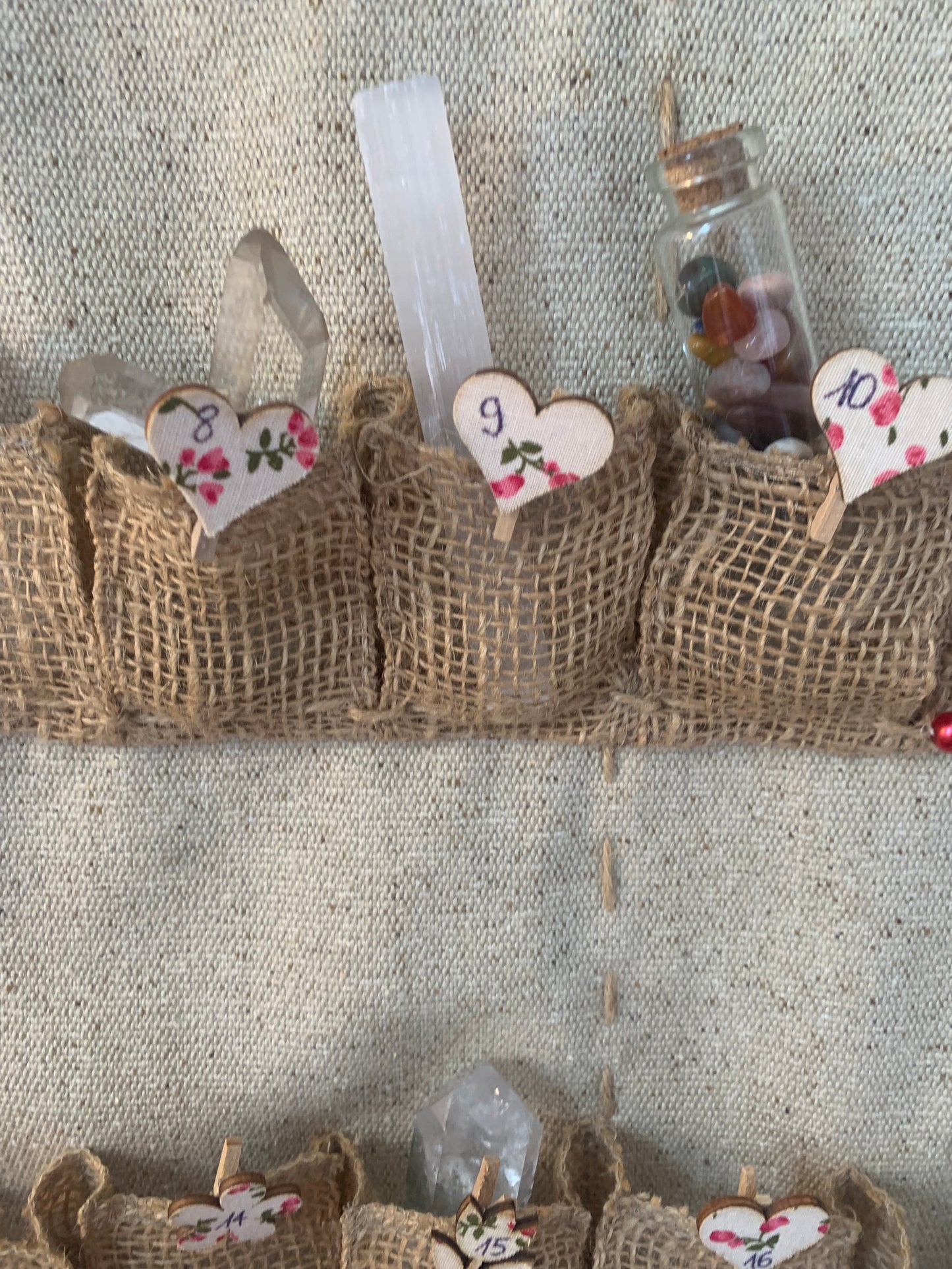 Calendrier de l’Avent en Tissu (Lin & Coton) – 55 x 32 cm 🎄 Idéal pour cristaux, bijoux et petites surprises