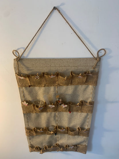 Calendrier de l’Avent en Tissu (Lin & Coton) – 55 x 32 cm 🎄 Idéal pour cristaux, bijoux et petites surprises